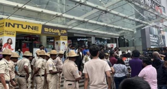 ബംഗളൂരുവിൽ സ്വകാര്യമാളിൽ മുണ്ട് ധരിച്ചെത്തിയയാൾക്ക് പ്രവേശനം നിഷേധിച്ച സംഭവം ; കടുത്ത നടപടിയുമായി കർണാടക സർക്കാർ ബംഗളൂരുവിൽ സ്വകാര്യമാളിൽ മുണ്ട് ധരിച്ചെത്തിയയാൾക്ക് പ്രവേശനം നിഷേധിച്ച സംഭവം ; കടുത്ത നടപടിയുമായി കർണാടക സർക്കാർ