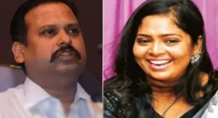 ഐഎഎസ് ഉദ്യോഗസ്ഥന്റെ ഭാര്യ ഗുണ്ടയോടൊപ്പം ഒളിച്ചോടി ; ഒടുവിൽ വീട്ടില് തിരിച്ചെത്തി ജീവനൊടുക്കി ഐഎഎസ് ഉദ്യോഗസ്ഥന്റെ ഭാര്യ ഗുണ്ടയോടൊപ്പം ഒളിച്ചോടി ; ഒടുവിൽ വീട്ടില് തിരിച്ചെത്തി ജീവനൊടുക്കി
