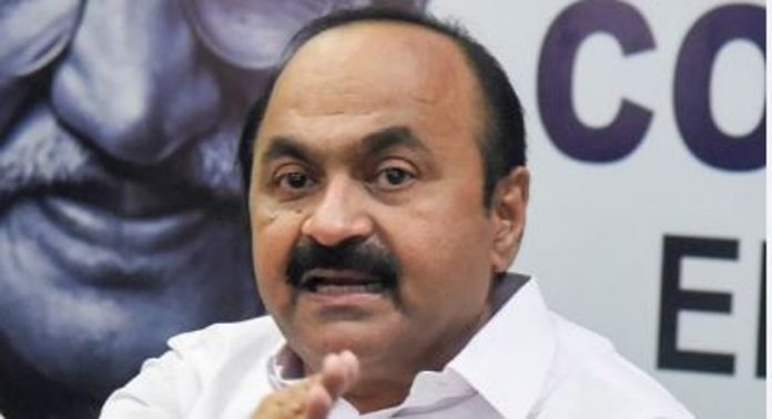 ഒരാളുടെ തിരോധാനം വേണ്ടിവന്നു മാലിന്യം നീക്കാൻ ; രൂക്ഷ വിമര്ശനവുമായി വി.ഡി സതീശൻ ഒരാളുടെ തിരോധാനം വേണ്ടിവന്നു മാലിന്യം നീക്കാൻ ; രൂക്ഷ വിമര്ശനവുമായി വി.ഡി സതീശൻ