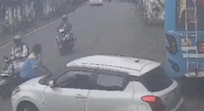 പെട്രോൾ പമ്പിൽ ജീവനക്കാരനെതിരെ അതിക്രമം ; പോലീസുകാരനെതിരെ വധശ്രമത്തിന് കേസെടുത്തു പെട്രോൾ പമ്പിൽ ജീവനക്കാരനെതിരെ അതിക്രമം ; പോലീസുകാരനെതിരെ വധശ്രമത്തിന് കേസെടുത്തു