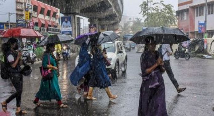 ശക്തമായ മഴ ; നാളെ ആറ് ജില്ലകളിലെ വിദ്യാഭ്യാസ സ്ഥാപനങ്ങൾക്ക് അവധി പ്രഖ്യാപിച്ചു ശക്തമായ മഴ ; നാളെ ആറ് ജില്ലകളിലെ വിദ്യാഭ്യാസ സ്ഥാപനങ്ങൾക്ക് അവധി പ്രഖ്യാപിച്ചു