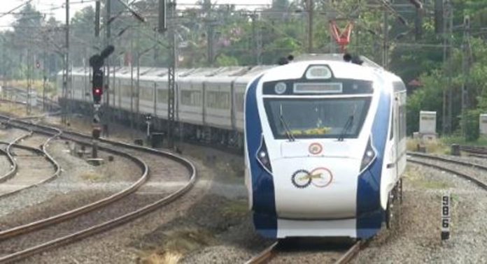 തമിഴ്നാട്ടിലെയും കര്ണാടകത്തിലെയും പ്രമുഖ നഗരങ്ങളെ കൊച്ചിയുമായി ബന്ധിപ്പിച്ച് വന്ദേഭാരത് ട്രെയിനുകള് ആരംഭിക്കണം ; ആവശ്യം ശക്തമാകുന്നു തമിഴ്നാട്ടിലെയും കര്ണാടകത്തിലെയും പ്രമുഖ നഗരങ്ങളെ കൊച്ചിയുമായി ബന്ധിപ്പിച്ച് വന്ദേഭാരത് ട്രെയിനുകള് ആരംഭിക്കണം ; ആവശ്യം ശക്തമാകുന്നു