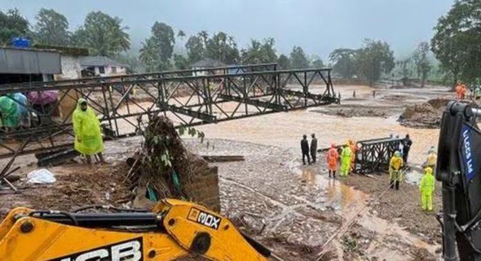 ദുരന്ത സ്ഥലത്തേക്ക് പാലം നിർമാണത്തിനുള്ള സാമഗ്രികൾ എത്തിക്കുന്നു ; വാഹനങ്ങൾക്ക് നിയന്ത്രണം ഏർപ്പെടുത്തി ദുരന്ത സ്ഥലത്തേക്ക് പാലം നിർമാണത്തിനുള്ള സാമഗ്രികൾ എത്തിക്കുന്നു ; വാഹനങ്ങൾക്ക് നിയന്ത്രണം ഏർപ്പെടുത്തി