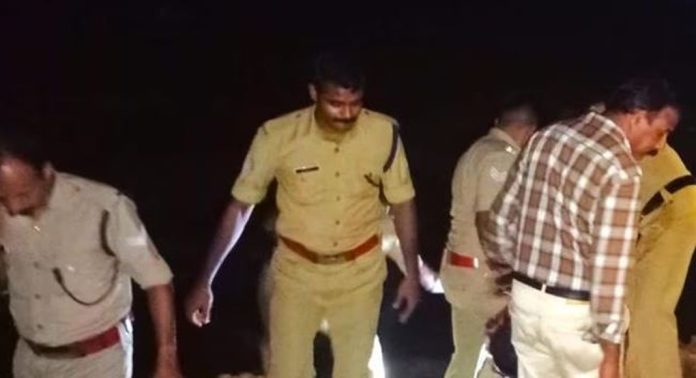 വിഴിഞ്ഞം തുറമുഖം കാണാന് കുടുംബത്തോടൊപ്പമെത്തിയ യുവാവിനെ കടലില് വീണ് കാണാതായി ; തിരച്ചിൽ തുടരുന്നു വിഴിഞ്ഞം തുറമുഖം കാണാന് കുടുംബത്തോടൊപ്പമെത്തിയ യുവാവിനെ കടലില് വീണ് കാണാതായി ; തിരച്ചിൽ തുടരുന്നു