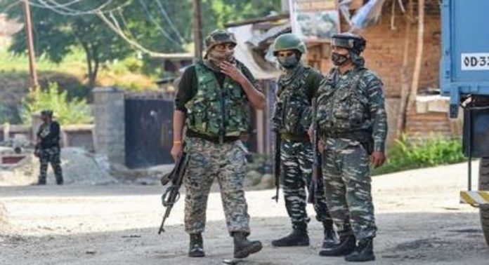 കശ്മീരിൽ വീണ്ടും ഏറ്റുമുട്ടൽ ; സൈനികർക്ക് പരിക്കേറ്റതായി റിപ്പോർട്ട് കശ്മീരിൽ വീണ്ടും ഏറ്റുമുട്ടൽ ; സൈനികർക്ക് പരിക്കേറ്റതായി റിപ്പോർട്ട്