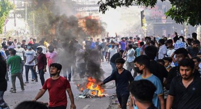 ബംഗ്ലാദേശ് പ്രക്ഷോഭം ; നേതാക്കളെ വിട്ടയച്ചില്ലെങ്കിൽ സമരം പുനരാരംഭിക്കും, മുന്നറിയിപ്പുമായി വിദ്യാർഥി സംഘടനകൾ ബംഗ്ലാദേശ് പ്രക്ഷോഭം ; നേതാക്കളെ വിട്ടയച്ചില്ലെങ്കിൽ സമരം പുനരാരംഭിക്കും, മുന്നറിയിപ്പുമായി വിദ്യാർഥി സംഘടനകൾ