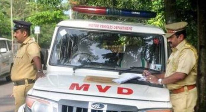 പാസഞ്ചർ ഓട്ടോറിക്ഷകളിൽ ചരക്ക് സാധനങ്ങൾ കൊണ്ടുപോകുന്നു ; കർശന നടപടിയുമായി മോട്ടോർ വാഹന വകുപ്പ് പാസഞ്ചർ ഓട്ടോറിക്ഷകളിൽ ചരക്ക് സാധനങ്ങൾ കൊണ്ടുപോകുന്നു ; കർശന നടപടിയുമായി മോട്ടോർ വാഹന വകുപ്പ്