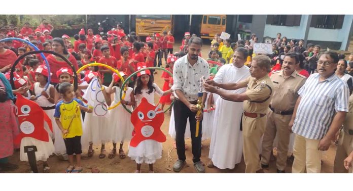 ബോൻചോ പാരീസ് എണ്ണൂറാം വയൽ സി എം എസ് എൽ പി സ്കൂളിൽ ഒരുക്കിയ ഒളിമ്പിക്സ് വരവേൽപ്പ് ആവേശമായി ബോൻചോ പാരീസ് എണ്ണൂറാം വയൽ സി എം എസ് എൽ പി സ്കൂളിൽ ഒരുക്കിയ ഒളിമ്പിക്സ് വരവേൽപ്പ് ആവേശമായി