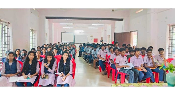 ജില്ല ശിശുക്ഷേമ സമിതിയുടെ നേതൃത്വത്തിൽ കരിയർ ഗൈഡൻസ് ശിൽപശാല നടത്തി ജില്ല ശിശുക്ഷേമ സമിതിയുടെ നേതൃത്വത്തിൽ കരിയർ ഗൈഡൻസ് ശിൽപശാല നടത്തി