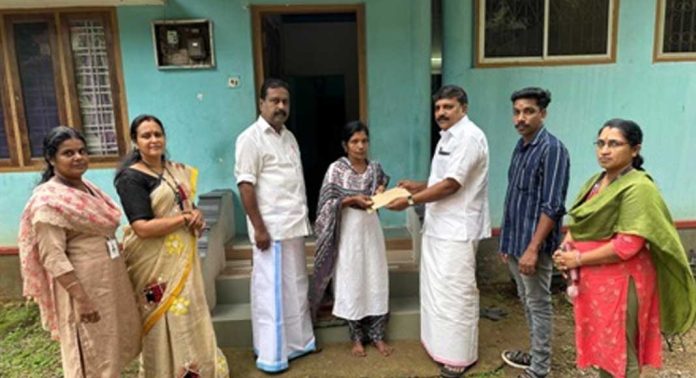 കേരള മോട്ടോര് തൊഴിലാളി ക്ഷേമനിധി ബോര്ഡ് പത്തനംതിട്ട ജില്ലാ ഓഫീസില് സമര്പ്പിച്ച മരണാനന്തര അപേക്ഷയില് ധനസഹായം കൈമാറി കേരള മോട്ടോര് തൊഴിലാളി ക്ഷേമനിധി ബോര്ഡ് പത്തനംതിട്ട ജില്ലാ ഓഫീസില് സമര്പ്പിച്ച മരണാനന്തര അപേക്ഷയില് ധനസഹായം കൈമാറി
