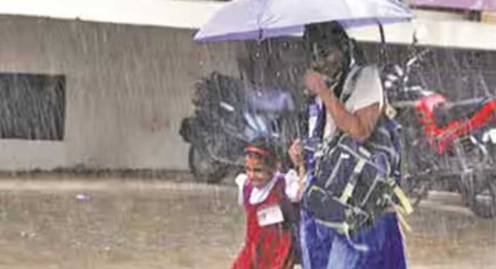 അവധിക്ക് ഇനി കളക്ടറെ കാക്കേണ്ട, പ്രധാനാധ്യാപകർക്ക് തീരുമാനിക്കാം ; സുപ്രധാന ഉത്തരവുമായി കോഴിക്കോട് കളക്ടർ അവധിക്ക് ഇനി കളക്ടറെ കാക്കേണ്ട, പ്രധാനാധ്യാപകർക്ക് തീരുമാനിക്കാം ; സുപ്രധാന ഉത്തരവുമായി കോഴിക്കോട് കളക്ടർ
