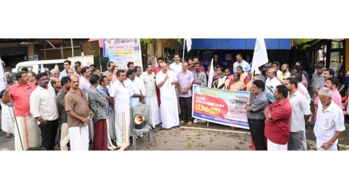 ശ്രീകൃഷ്ണവിലാസം പൊതു മാർക്കറ്റിൻ്റെ ശോച്യാവസ്ഥ പരിഹരിക്കണം ; കേരള വ്യാപാരി വ്യവസായി ഏകോപന സമിതി ശ്രീകൃഷ്ണവിലാസം പൊതു മാർക്കറ്റിൻ്റെ ശോച്യാവസ്ഥ പരിഹരിക്കണം ; കേരള വ്യാപാരി വ്യവസായി ഏകോപന സമിതി