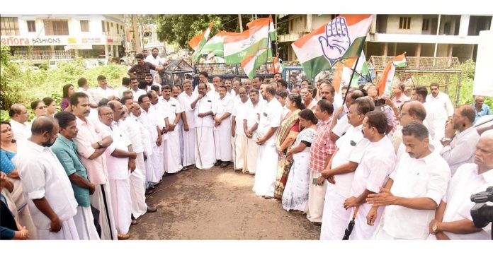 കൊടും കുറ്റവാളികളെ സംരക്ഷിക്കുന്ന മന്ത്രി വീണ ജോര്ജ് ഭരണഘടനാ ലംഘനം നടത്തി : പ്രൊഫ: സതീഷ് കൊച്ചുപറമ്പില് കൊടും കുറ്റവാളികളെ സംരക്ഷിക്കുന്ന മന്ത്രി വീണ ജോര്ജ് ഭരണഘടനാ ലംഘനം നടത്തി : പ്രൊഫ: സതീഷ് കൊച്ചുപറമ്പില്