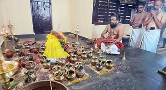 കൈപ്പുഴ ശിവക്ഷേത്രത്തിലെ പുനഃപ്രതിഷ്ഠ ഇന്ന് നടക്കും കൈപ്പുഴ ശിവക്ഷേത്രത്തിലെ പുനഃപ്രതിഷ്ഠ ഇന്ന് നടക്കും