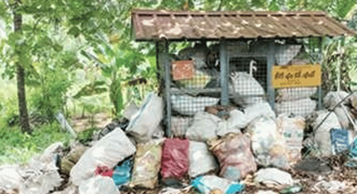 സംരക്ഷണമില്ലാതെ നശിച്ച് വെട്ടുവിള ചിറ സംരക്ഷണമില്ലാതെ നശിച്ച് വെട്ടുവിള ചിറ