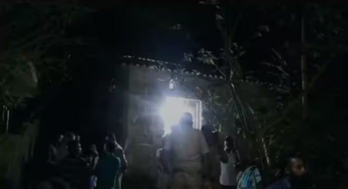 കാട്ടാക്കടയിൽ രണ്ടു പേർ ദുരൂഹ സാഹചര്യത്തിൽ മരിച്ച നിലയിൽ ; കൊലയ്ക്ക് ശേഷമുള്ള ആത്മഹത്യയെന്ന് പ്രാഥമിക നിഗമനം കാട്ടാക്കടയിൽ രണ്ടു പേർ ദുരൂഹ സാഹചര്യത്തിൽ മരിച്ച നിലയിൽ ; കൊലയ്ക്ക് ശേഷമുള്ള ആത്മഹത്യയെന്ന് പ്രാഥമിക നിഗമനം