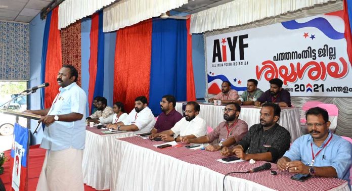 പെൻഷൻ പ്രായം കഴിഞ്ഞവർ സർക്കാർ സർവ്വീസിൽ തുടരുന്നത് യുവാക്കളോടുള്ള വെല്ലുവിളി : എൻ അരുൺ പെൻഷൻ പ്രായം കഴിഞ്ഞവർ സർക്കാർ സർവ്വീസിൽ തുടരുന്നത് യുവാക്കളോടുള്ള വെല്ലുവിളി : എൻ അരുൺ