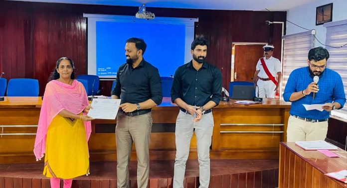 ജില്ലാ കളക്ടര് ടെലികോം കസ്റ്റമര് കെയര് എക്സിക്യൂട്ടിവ് ‘ കോഴ്സ് പൂര്ത്തിയാക്കിയവര്ക്കുള്ള സര്ട്ടിഫിക്കറ്റ് വിതരണം ചെയ്തു ജില്ലാ കളക്ടര് ടെലികോം കസ്റ്റമര് കെയര് എക്സിക്യൂട്ടിവ് ‘ കോഴ്സ് പൂര്ത്തിയാക്കിയവര്ക്കുള്ള സര്ട്ടിഫിക്കറ്റ് വിതരണം ചെയ്തു