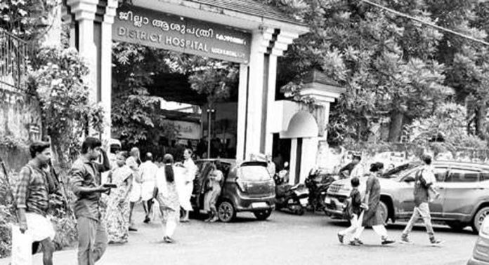 കോഴഞ്ചേരി ജില്ലാ ആശുപത്രിയുടെ മുന്നിലെ റോഡ് മുറിച്ചുകടക്കാന് കഴിയാതെ രോഗികള് കോഴഞ്ചേരി ജില്ലാ ആശുപത്രിയുടെ മുന്നിലെ റോഡ് മുറിച്ചുകടക്കാന് കഴിയാതെ രോഗികള്