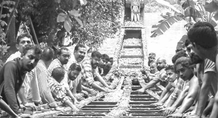 മേലുകര പള്ളിയോടം നീരണിഞ്ഞു മേലുകര പള്ളിയോടം നീരണിഞ്ഞു