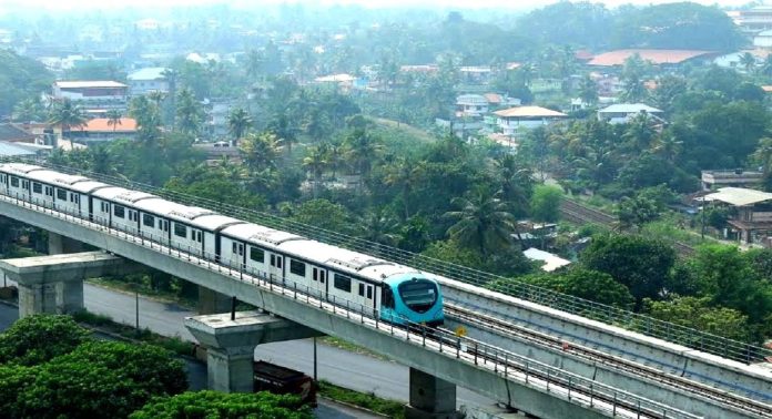 യാത്രക്കാരുടെ എണ്ണം കൂടി ; 12 അധിക ട്രിപ്പുകളുമായി കൊച്ചി മെട്രോ ; തിരക്കുള്ളപ്പോൾ 7 മിനിട്ട് ഇടവേളയിൽ സർവീസ് യാത്രക്കാരുടെ എണ്ണം കൂടി ; 12 അധിക ട്രിപ്പുകളുമായി കൊച്ചി മെട്രോ ; തിരക്കുള്ളപ്പോൾ 7 മിനിട്ട് ഇടവേളയിൽ സർവീസ്