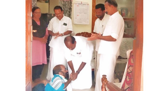 അപൂർവ്വ രോഗത്തില് തളരാതെ നിഷാന്ത് കുഞ്ഞുമോൻ – കോൺഗ്രസ്സ് കോന്നി മണ്ഡലം വൈസ് പ്രസിഡൻ്റായി ചുമതല ഏറ്റെടുത്തു അപൂർവ്വ രോഗത്തില് തളരാതെ നിഷാന്ത് കുഞ്ഞുമോൻ – കോൺഗ്രസ്സ് കോന്നി മണ്ഡലം വൈസ് പ്രസിഡൻ്റായി ചുമതല ഏറ്റെടുത്തു