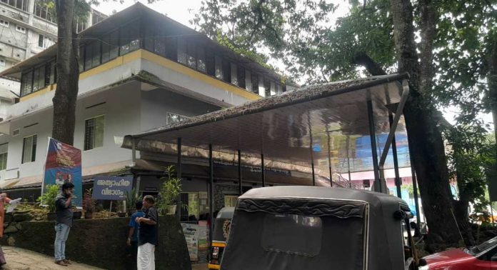 കോന്നി താലൂക്ക് ആശുപത്രിയിൽ ആവശ്യത്തിന് ജീവനക്കാരില്ല ; പ്രതിസന്ധിയിലായി പ്രവർത്തനം കോന്നി താലൂക്ക് ആശുപത്രിയിൽ ആവശ്യത്തിന് ജീവനക്കാരില്ല ; പ്രതിസന്ധിയിലായി പ്രവർത്തനം