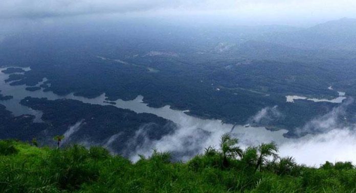 ശക്തമായ മഴ ; കോട്ടയത്തെ വിനോദസഞ്ചാര കേന്ദ്രങ്ങളിൽ പ്രവേശനം നിരോധിച്ചു ശക്തമായ മഴ ; കോട്ടയത്തെ വിനോദസഞ്ചാര കേന്ദ്രങ്ങളിൽ പ്രവേശനം നിരോധിച്ചു