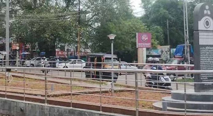 കോഴഞ്ചേരി സി. കേശവന് സ്മാരകം നവീകരണം നീളുന്നു കോഴഞ്ചേരി സി. കേശവന് സ്മാരകം നവീകരണം നീളുന്നു