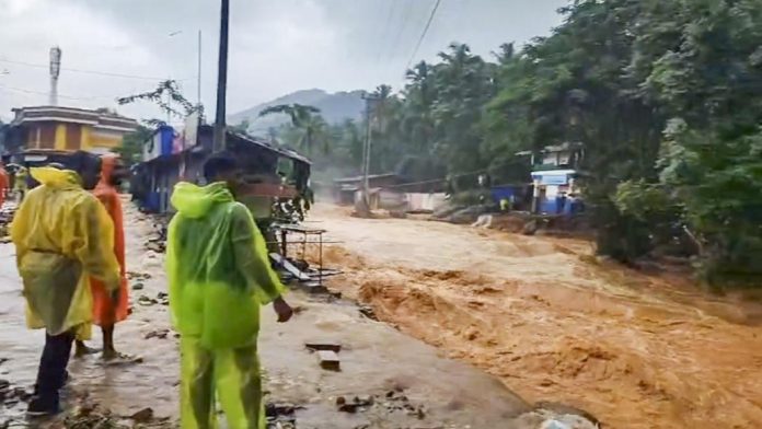 കോഴിക്കോട് വാണിമേൽ പഞ്ചായത്തിൽ തുടര്ച്ചയായി 9 തവണ ഉരുൾപൊട്ടി ; 12 വീടുകൾ ഒലിച്ചുപോയി ; ഒരാളെ കാണാതായി കോഴിക്കോട് വാണിമേൽ പഞ്ചായത്തിൽ തുടര്ച്ചയായി 9 തവണ ഉരുൾപൊട്ടി ; 12 വീടുകൾ ഒലിച്ചുപോയി ; ഒരാളെ കാണാതായി