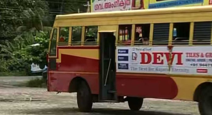 കെഎസ്ആർടിസി ബസ് പെട്ടന്ന് ബ്രേക്കിട്ടു, 10വയസുകാരിയുടെ കയ്യൊടിഞ്ഞു, ഡ്രൈവർക്കെതിരെ കേസ് കെഎസ്ആർടിസി ബസ് പെട്ടന്ന് ബ്രേക്കിട്ടു, 10വയസുകാരിയുടെ കയ്യൊടിഞ്ഞു, ഡ്രൈവർക്കെതിരെ കേസ്