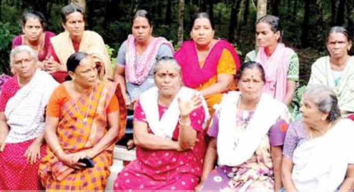 വ്യാജമദ്യ വിൽപ്പനക്കെതിരെ സമരം നടത്തി കലഞ്ഞൂരിലെ കുടുംബശ്രീ പ്രവർത്തകർ വ്യാജമദ്യ വിൽപ്പനക്കെതിരെ സമരം നടത്തി കലഞ്ഞൂരിലെ കുടുംബശ്രീ പ്രവർത്തകർ