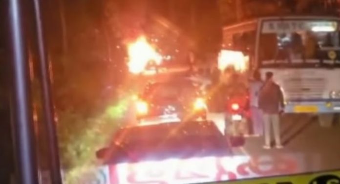 കാറിന് തീപിടിച്ച് കുമളിയിൽ മരിച്ചയാളെ തിരിച്ചറിഞ്ഞു ; ആത്മഹത്യയെന്ന് പോലീസിന് സംശയം കാറിന് തീപിടിച്ച് കുമളിയിൽ മരിച്ചയാളെ തിരിച്ചറിഞ്ഞു ; ആത്മഹത്യയെന്ന് പോലീസിന് സംശയം