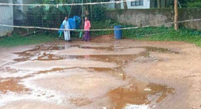 വോളിബോള് കോർട്ട് ഇല്ലാതാക്കി സ്കൂൾ കെട്ടിടം പണിയാൻ നീക്കം ; പെരുമ്പെട്ടിയിൽ പ്രതിഷേധം വോളിബോള് കോർട്ട് ഇല്ലാതാക്കി സ്കൂൾ കെട്ടിടം പണിയാൻ നീക്കം ; പെരുമ്പെട്ടിയിൽ പ്രതിഷേധം
