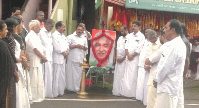 മലയാലപ്പുഴ കോണ്ഗ്രസ് മണ്ഡലം കമ്മിറ്റി ഉമ്മൻചാണ്ടി അനുസ്മരണ സമ്മേളനം നടത്തി മലയാലപ്പുഴ കോണ്ഗ്രസ് മണ്ഡലം കമ്മിറ്റി ഉമ്മൻചാണ്ടി അനുസ്മരണ സമ്മേളനം നടത്തി