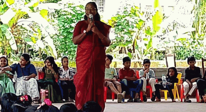 മങ്ങാരം ഗവ. യു പി സ്കൂളിൽ റിഡേഴ്സ് തീയേറ്റർ ഉദ്ഘാടനവും ശില്പശാലയും നടന്നു മങ്ങാരം ഗവ. യു പി സ്കൂളിൽ റിഡേഴ്സ് തീയേറ്റർ ഉദ്ഘാടനവും ശില്പശാലയും നടന്നു