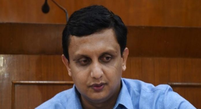 സ്ത്രീകൾക്കൊപ്പം മന്ത്രി റിയാസിന്റെ ഫോട്ടോ മോർഫ് ചെയ്ത് പ്രചരിപ്പിച്ച സംഭവത്തില് കേസെടുത്തു സ്ത്രീകൾക്കൊപ്പം മന്ത്രി റിയാസിന്റെ ഫോട്ടോ മോർഫ് ചെയ്ത് പ്രചരിപ്പിച്ച സംഭവത്തില് കേസെടുത്തു