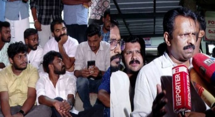 ശ്രീകാര്യം പോലീസ് സ്റ്റേഷൻ ഉപരോധത്തിൽ 2 എംഎൽഎമാർക്കെതിരെ കേസ് ശ്രീകാര്യം പോലീസ് സ്റ്റേഷൻ ഉപരോധത്തിൽ 2 എംഎൽഎമാർക്കെതിരെ കേസ്