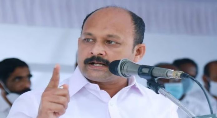 സിപിഎം ലെവി മാതൃക : എംപി-എംഎൽഎമാരോട് ഓണറേറിയത്തിൻ്റെ വിഹിതം ആവശ്യപ്പെട്ട് എറണാകുളം ഡിസിസി സിപിഎം ലെവി മാതൃക : എംപി-എംഎൽഎമാരോട് ഓണറേറിയത്തിൻ്റെ വിഹിതം ആവശ്യപ്പെട്ട് എറണാകുളം ഡിസിസി