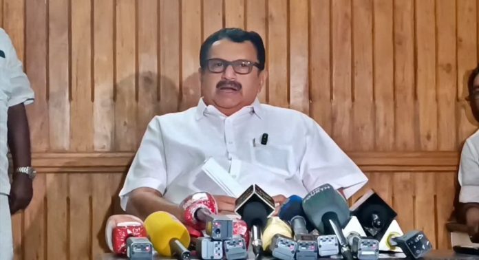 സംസ്ഥാന കോൺഗ്രസിലെ നേതൃമാറ്റ ചർച്ചകൾ തള്ളി കെ മുരളീധരൻ സംസ്ഥാന കോൺഗ്രസിലെ നേതൃമാറ്റ ചർച്ചകൾ തള്ളി കെ മുരളീധരൻ