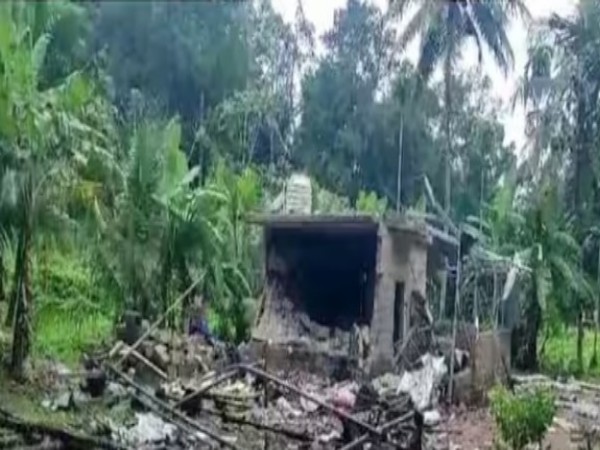 പടക്ക വില്പ്പന ശാലയിലെ സ്ഫോടനം ; അപകടത്തില് ഗുരുതരമായി പരിക്കേറ്റ ഉടമസ്ഥൻ മരിച്ചു പടക്ക വില്പ്പന ശാലയിലെ സ്ഫോടനം ; അപകടത്തില് ഗുരുതരമായി പരിക്കേറ്റ ഉടമസ്ഥൻ മരിച്ചു