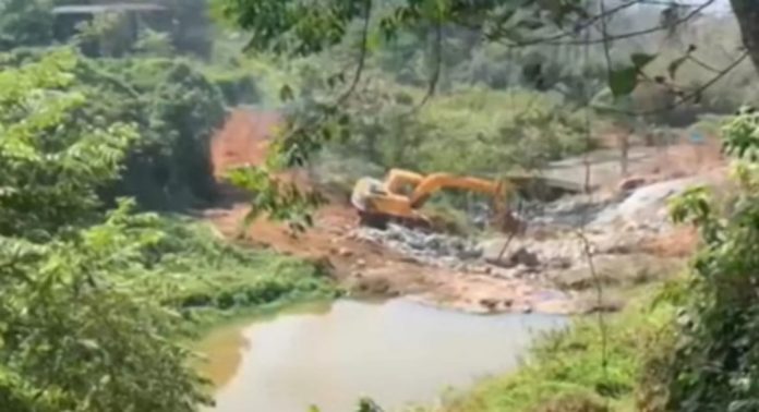 പി.വി.ആർ നേച്ചര് റിസോര്ട്ടിനെതിരായ പരാതി ; കളക്ടര് തെളിവെടുപ്പ് നടത്തി പി.വി.ആർ നേച്ചര് റിസോര്ട്ടിനെതിരായ പരാതി ; കളക്ടര് തെളിവെടുപ്പ് നടത്തി