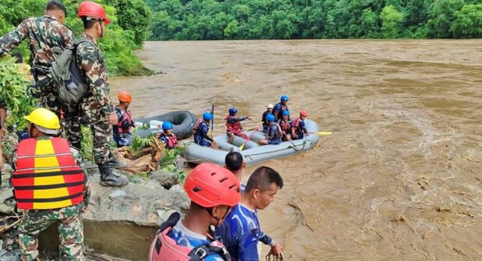 നേപ്പാളില് നദിയിലേക്ക് ബസ് മറിഞ്ഞുണ്ടായ അപകടം : ഇന്ത്യന് പൗരന്റെ മൃതദേഹം കണ്ടെടുത്തു നേപ്പാളില് നദിയിലേക്ക് ബസ് മറിഞ്ഞുണ്ടായ അപകടം : ഇന്ത്യന് പൗരന്റെ മൃതദേഹം കണ്ടെടുത്തു