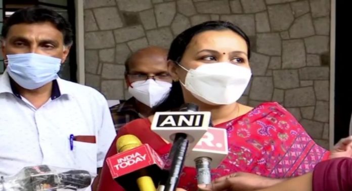 നിപ പ്രതിരോധം ഊർജിതം ; വവ്വാലുകളിൽ വൈറസ് പരിശോധന ; മാസ്ക് ധരിക്കണമെന്നും ആരോഗ്യമന്ത്രി നിപ പ്രതിരോധം ഊർജിതം ; വവ്വാലുകളിൽ വൈറസ് പരിശോധന ; മാസ്ക് ധരിക്കണമെന്നും ആരോഗ്യമന്ത്രി