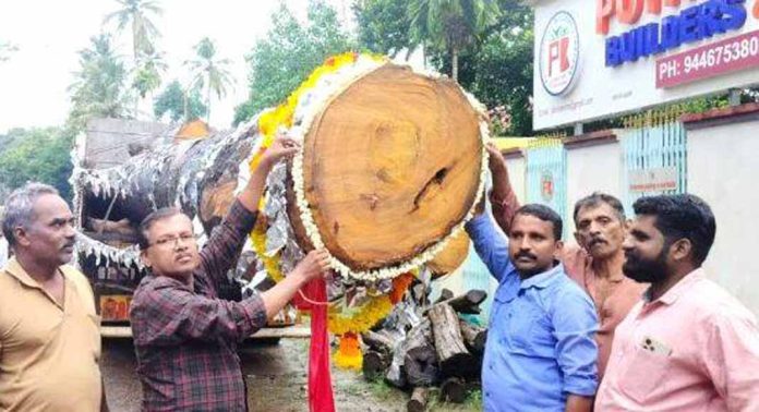 നിരണത്ത് നിന്ന് രണ്ടാമതൊരു ചുണ്ടൻവള്ളം കൂടി നിർമ്മാണത്തിന് ഒരുങ്ങുന്നു നിരണത്ത് നിന്ന് രണ്ടാമതൊരു ചുണ്ടൻവള്ളം കൂടി നിർമ്മാണത്തിന് ഒരുങ്ങുന്നു