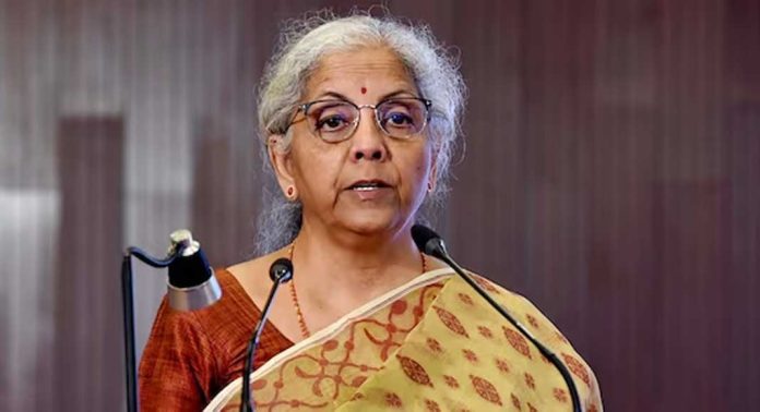 കേരളത്തിലെ നോക്കുകൂലിയെ പരിഹസിച്ച് ധനമന്ത്രി നിർമല സീതാരാമൻ കേരളത്തിലെ നോക്കുകൂലിയെ പരിഹസിച്ച് ധനമന്ത്രി നിർമല സീതാരാമൻ