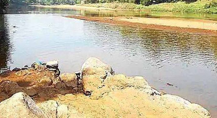പമ്പ, അച്ചൻകോവിൽ, മണിമല നദികളുടെ തീരഭൂമി വ്യാപകമായി ഇടിഞ്ഞുതുടങ്ങിയിട്ടും സംരക്ഷണത്തിന് പദ്ധതിയില്ല പമ്പ, അച്ചൻകോവിൽ, മണിമല നദികളുടെ തീരഭൂമി വ്യാപകമായി ഇടിഞ്ഞുതുടങ്ങിയിട്ടും സംരക്ഷണത്തിന് പദ്ധതിയില്ല