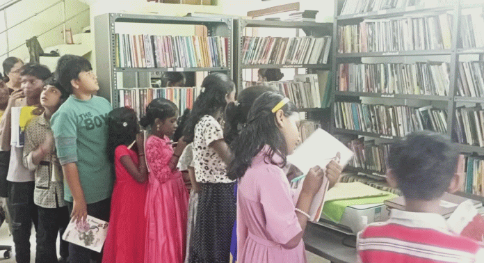 വായനമാസാചരണം ; മങ്ങാരം ഗ്രാമീണ വായനശാല സന്ദർശിച്ച് മങ്ങാരം ഗവ.യു.പി സ്കൂളിലെ വിദ്യാർത്ഥികള് വായനമാസാചരണം ; മങ്ങാരം ഗ്രാമീണ വായനശാല സന്ദർശിച്ച് മങ്ങാരം ഗവ.യു.പി സ്കൂളിലെ വിദ്യാർത്ഥികള്