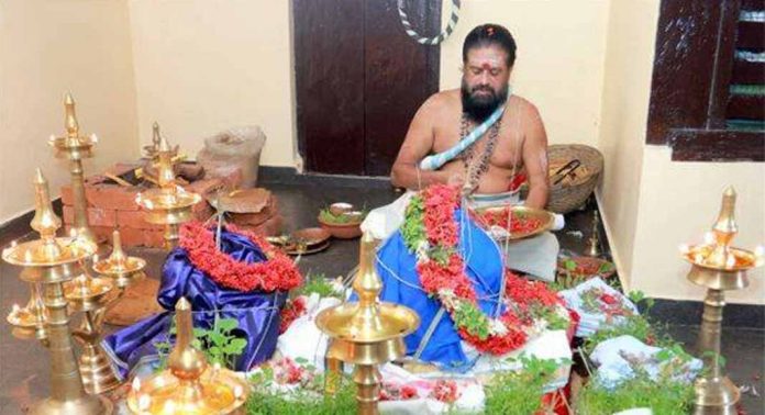 കൈപ്പുഴ ശിവക്ഷേത്രത്തിൽ പുനരുദ്ധാരണ പ്രവർത്തനങ്ങൾക്കുശേഷം ശിവലിംഗ പ്രതിഷ്ഠ നടത്തി കൈപ്പുഴ ശിവക്ഷേത്രത്തിൽ പുനരുദ്ധാരണ പ്രവർത്തനങ്ങൾക്കുശേഷം ശിവലിംഗ പ്രതിഷ്ഠ നടത്തി