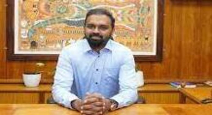 സ്കൂള് അവധി : പത്തനംതിട്ട കളക്ടർക്ക് അസഭ്യവര്ഷവും ആത്മഹത്യാ ഭീഷണിയും ; രക്ഷിതാക്കളെ വിളിച്ചുവരുത്തി സ്കൂള് അവധി : പത്തനംതിട്ട കളക്ടർക്ക് അസഭ്യവര്ഷവും ആത്മഹത്യാ ഭീഷണിയും ; രക്ഷിതാക്കളെ വിളിച്ചുവരുത്തി